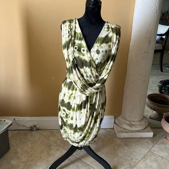 green emerald velvet dress PRE-OWNED main image 1